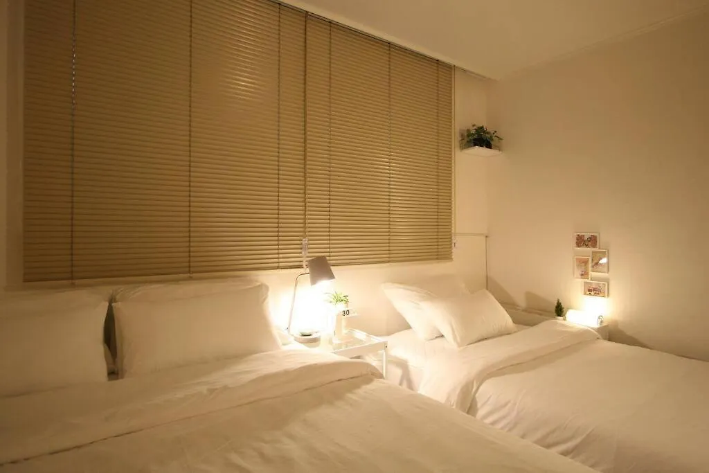 J-Stay Near Hongik Univ In Seoul! 0*, 首爾
