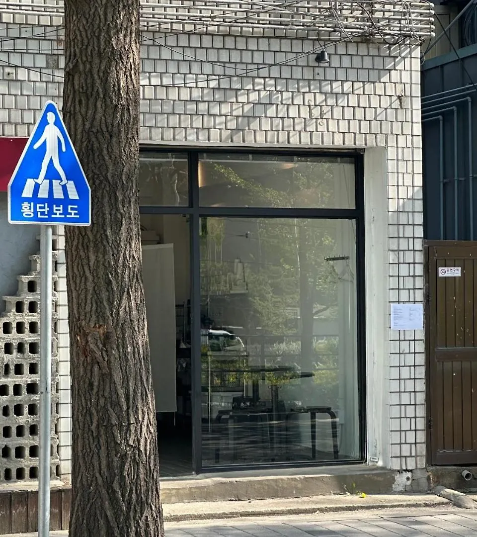 J-Stay Near Hongik Univ In Seoul! 0*, 首爾